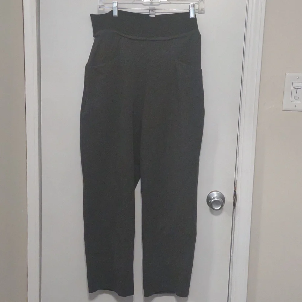 Cropped stretchy pants